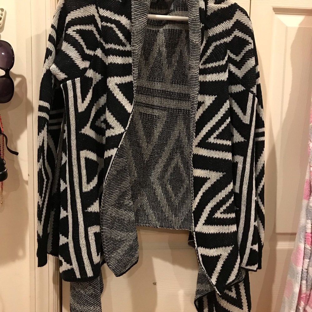 Pull Over Sweater; MEDIUM